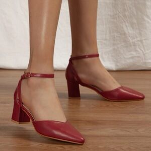 Pointed toe mid heel